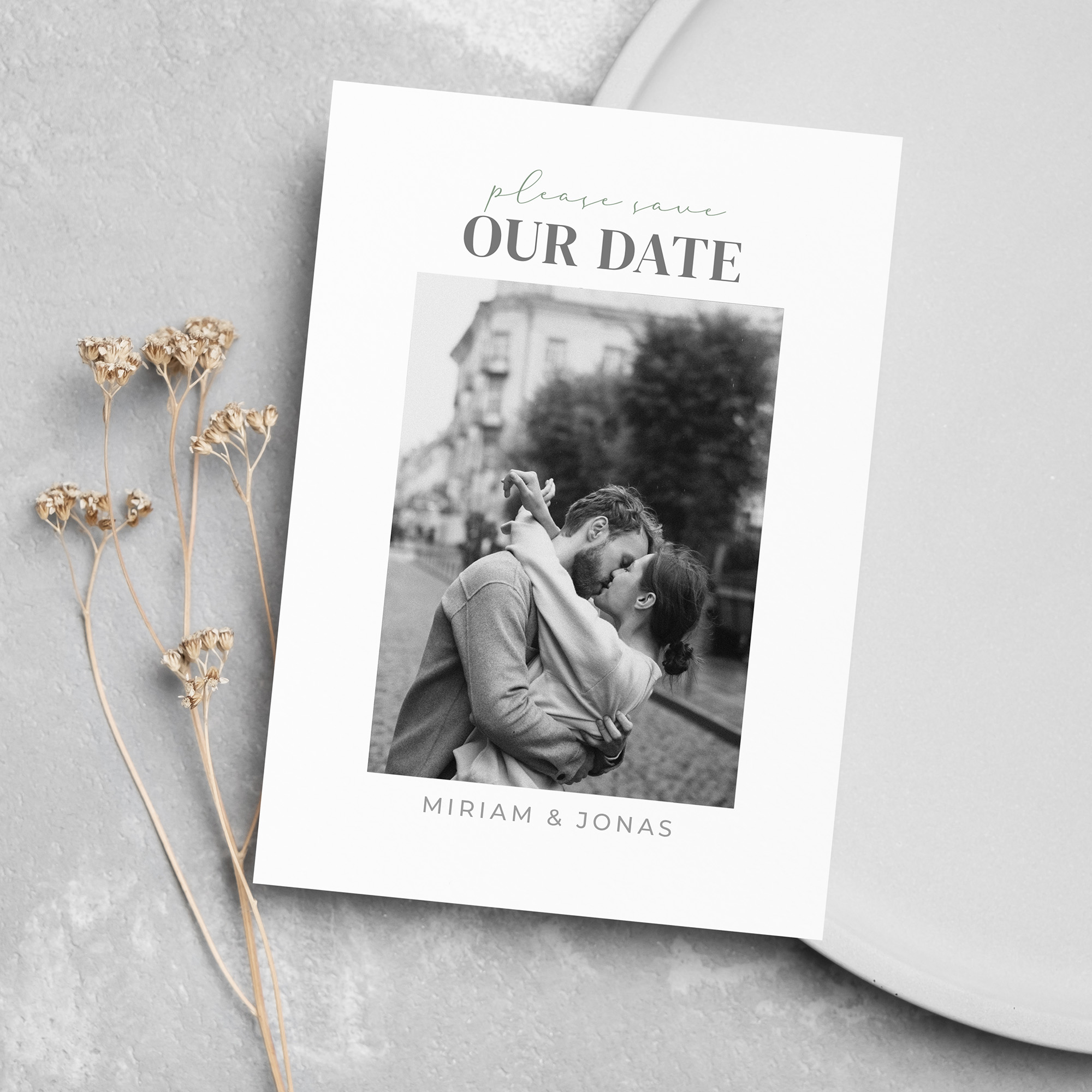 Postkarte DIN A6 im Hochformat - Minimalistisch "Berlin"