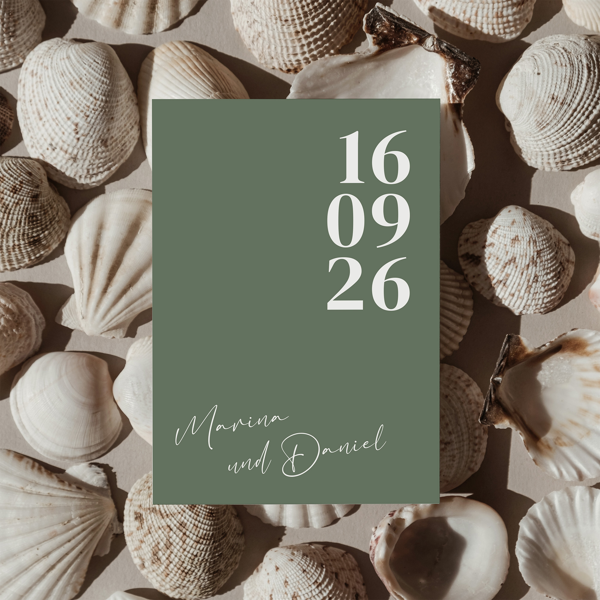 Postkarte DIN A6 im Hochformat - Minimalistisch "Simply Green"