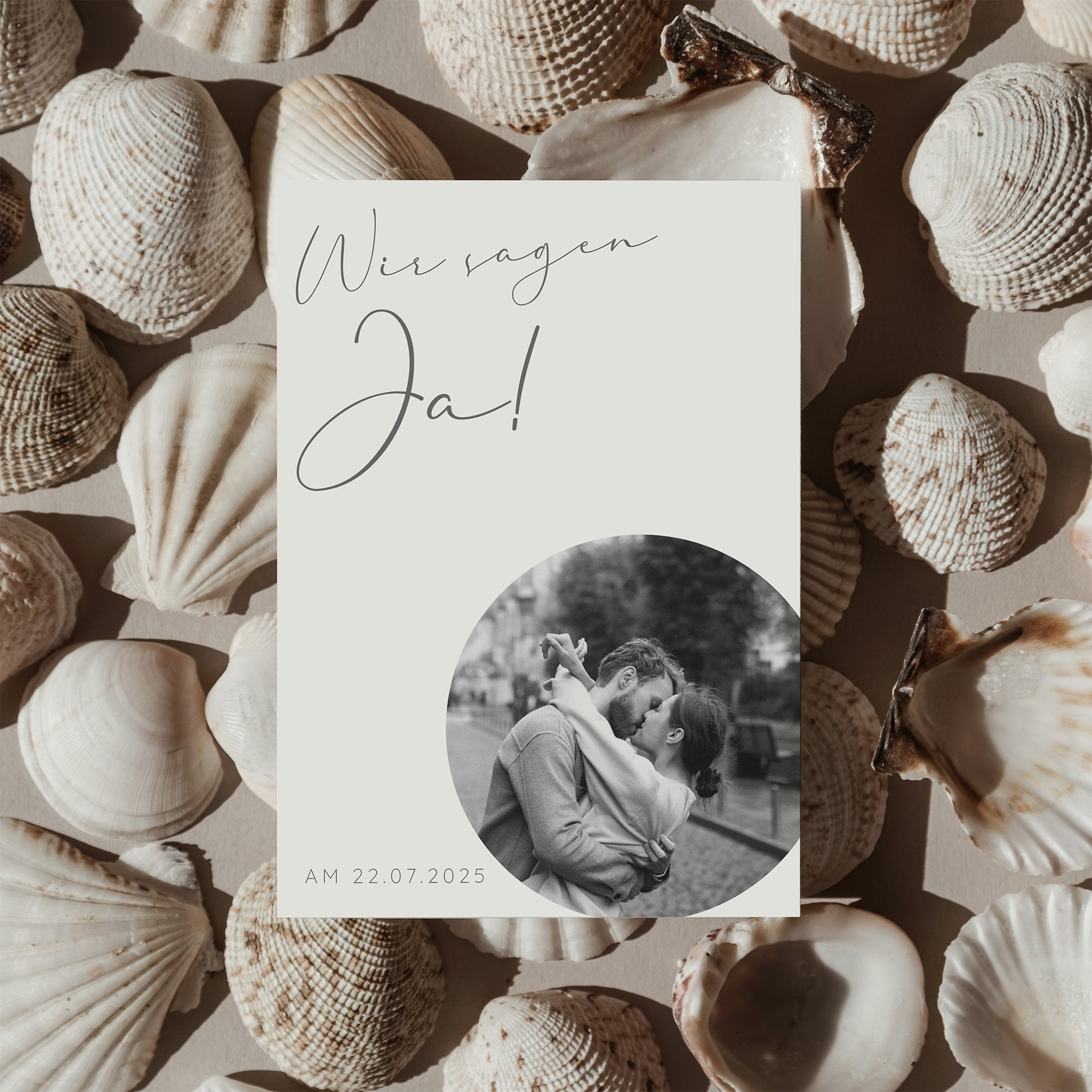 Postkarte DIN A6 im Hochformat - Minimalistisch "Paris"