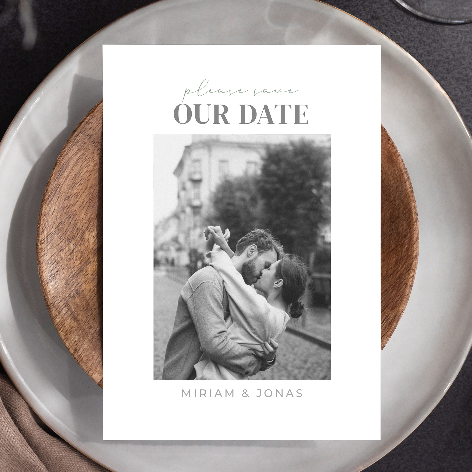 Postkarte DIN A6 im Hochformat - Minimalistisch "Berlin"