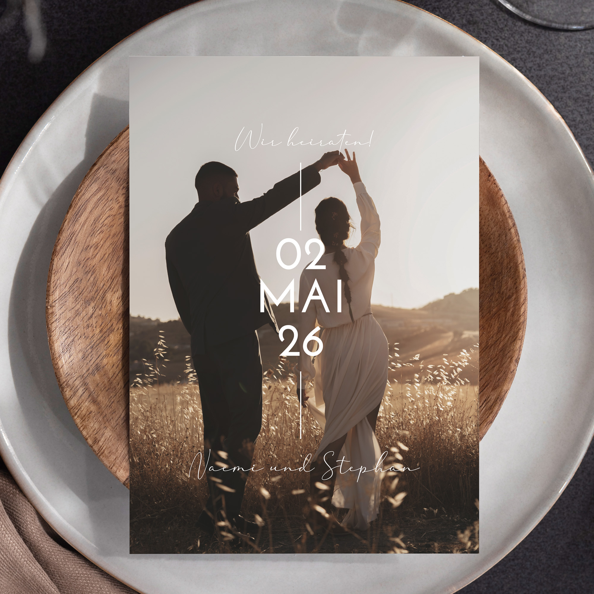 Postkarte DIN A6 im Hochformat - Minimalistisch "Still Lines"